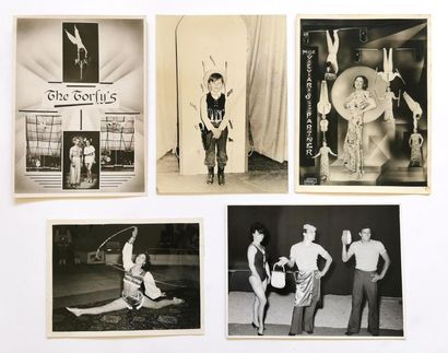 null Lot de dix photographies tirage argentique d’époque, divers cirques étrange...