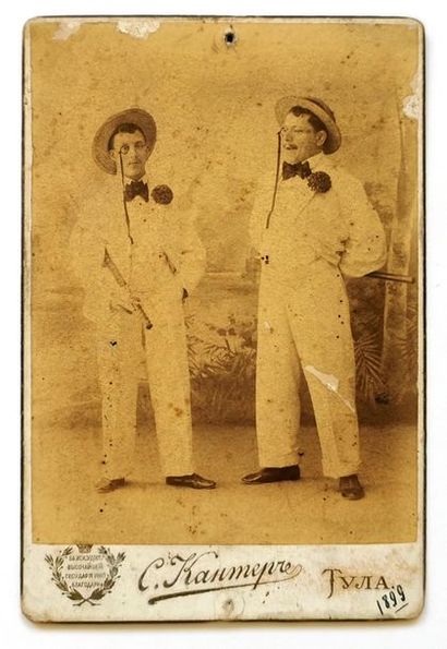null Photo cabinet montrant les clowns KILIE et OVARO, 1899
Cachet de la collection...