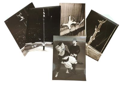 null Lot de dix photographies de cirque des années 50 à 60, tirage argentique d’époque
Le...