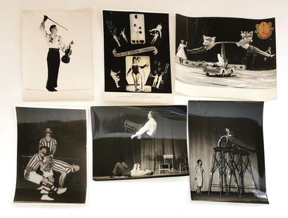 null Lot de onze photographies de cirque des années 40 à 60, tirage argentique d’époque...