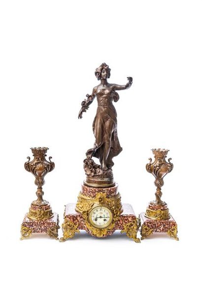 null Victor ROUSSEAU (1865-1954)
Fireplace set in ruler, bronze and marble
The clock...