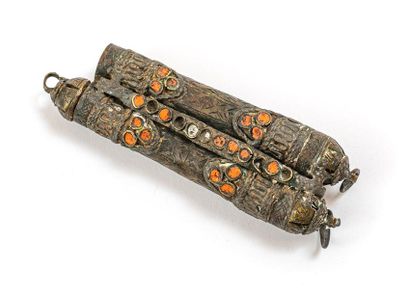 null NORTH AFRICA, Judaic copper pendant inlaid with hard stones
Antique work
H....