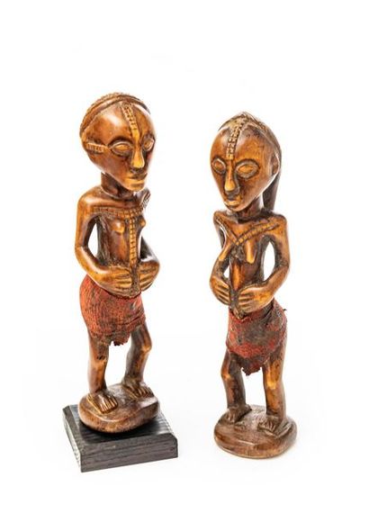 null TABWA (République Démocratique du Congo)
Couple de statuettes vêtues de pagnes...