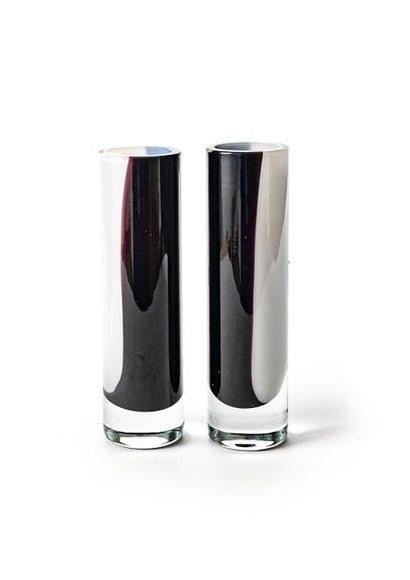 null Pierre SCHNEIDER
Pair of two-tone opaline cylindrical vases
H. 19 cm