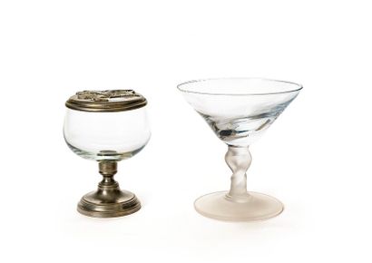 null Glass goblet resting on a frosted foot with a twisted shaft (H. 16 cm)
A glass...