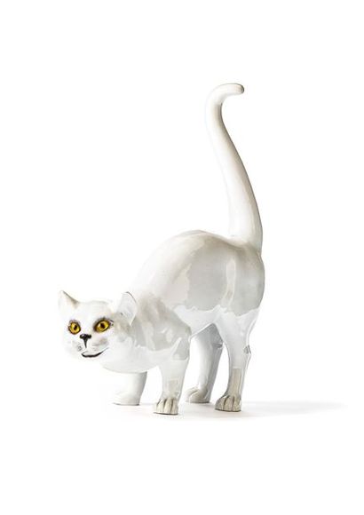 null Porcelain cat with glass eyes
H. 37,5 cm