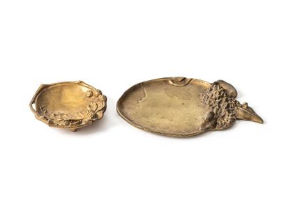 null Suite of two bronze bowls with naturalist decoration, one signed BAILLY
Work...