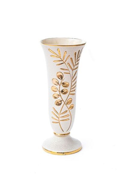 null Manufacture de SAINTE RADEGONDE
Vase with flared neck in crimped ceramic with...
