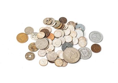 null Lot de cinquante-neuf pièces de monnaie dont trente pièces en argent 50 centimes...