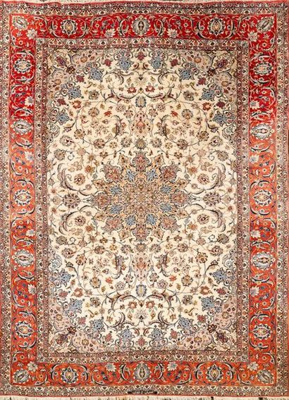 null Large and fine Esfahan carpet signed "Iran Esfahan Serafian" circa 1975 (Iran)
High...