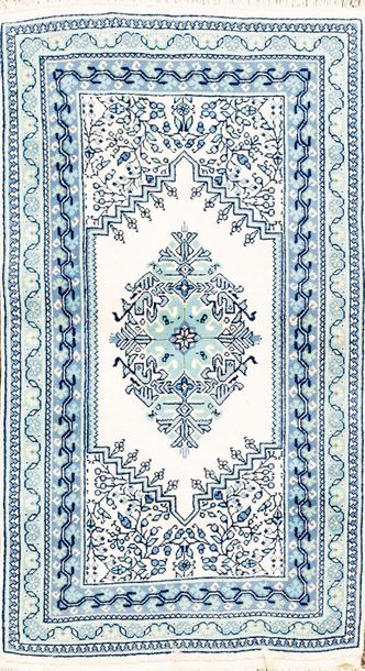null Suite of three Tunisian carpets
- 299 cm x 202 cm - wool velvet on cotton foundations.
Good...