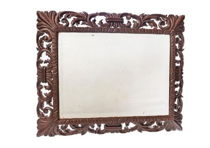 null Grand miroir en bois sculpté et teinté
92 x 112 cm
Manque