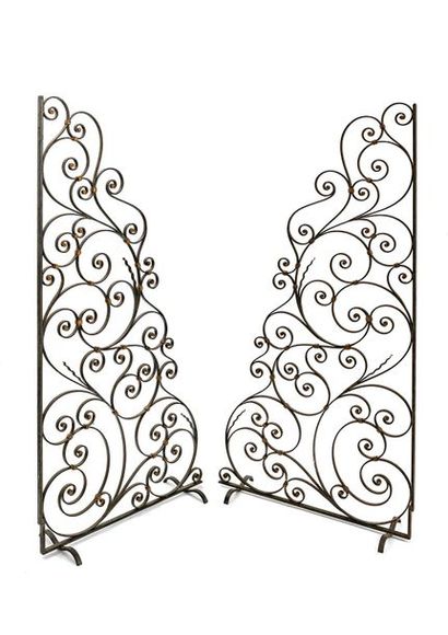 null Pair of wrought iron wall grilles
Height: 174 cm