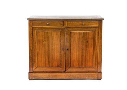 null Oak low sideboard with two doors and two drawers
Regional work of the 19th century
H....