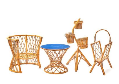 null Bamboo and rattan set comprising:
- A low chair (H. 52 cm)
- A low pedestal...