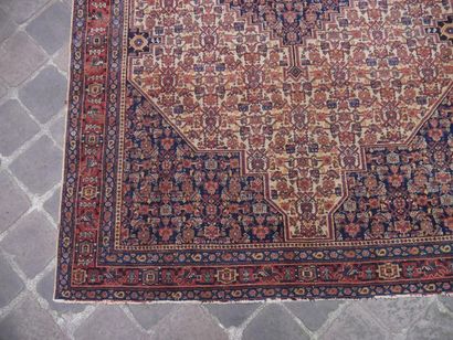 null Ancien tapis SENNEH (Nord-Ouest de la Perse), fin XIXe siècle
Dimensions : 195...