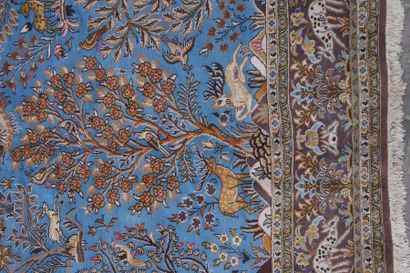 null Grand et assez fin tapis GHOM (Iran), vers 1970
Dimensions : 320 x 235 cm
Densité...