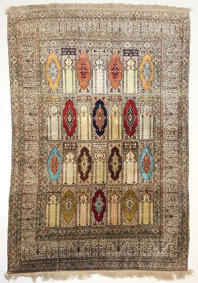 null Fin tapis Kayseri (Turquie), vers 1975
Dimensions : 175 x 123 cm
Caractéristiques...