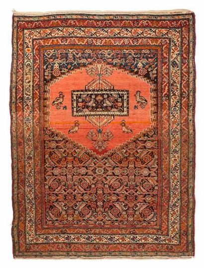 null Original tapis MELAYER (Perse), début XXe siècle
Dimensions : 135 x 110 cm
Caractéristiques...