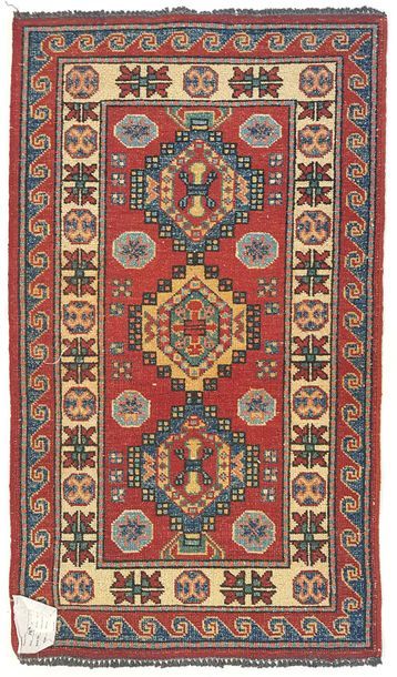 null Tapis Kazak (Caucase du sud), vers 1985
Dimensions : 102 x 60 Cm
Caractéristiques...