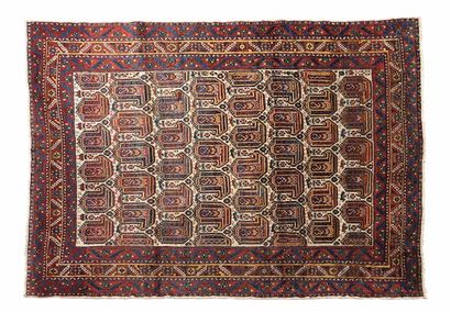 null Tapis AFCHAR (Iran), vers 1940
Dimensions : 146 x 116 cm
Caractéristiques techniques...
