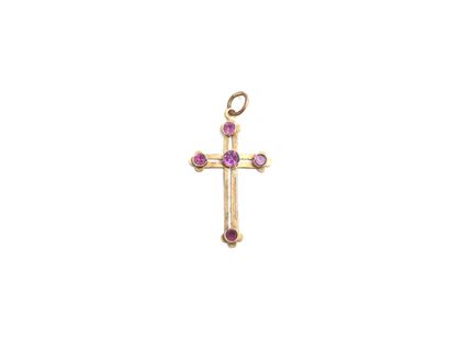 null Pendentif croix en or jaune 18 K (750 millièmes) orné d’améthystes rondes facettées

Poids...