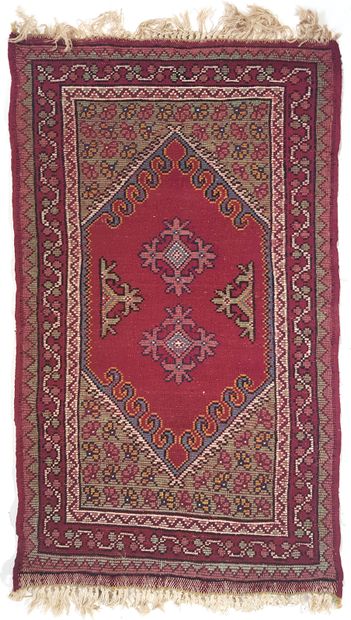 null Moroccan mechanical carpet with geometrical decorations on a background of flowers

131...