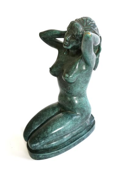 null MONTESSUY (20th century school)

Female UN

Bronze with green patina signed...