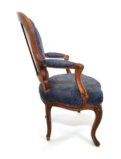 null 
*Armchair with convertible backrest in molded and carved beech; whiplash armrest...