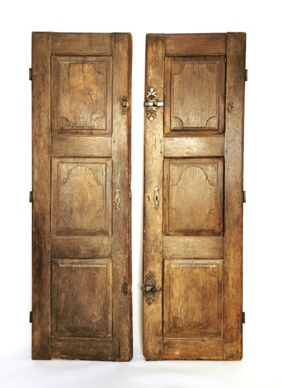 null Pair of walnut doors with moulded panel decoration, wrought iron fittings

18th...