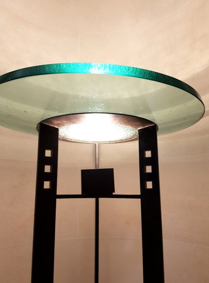 null 1980s

Pair of steel floor lights with tripod shaft joined by two circles at...