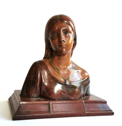 null Jean ESCOULA (1851-1911)

Bust of a young woman in carved wood with a patina...