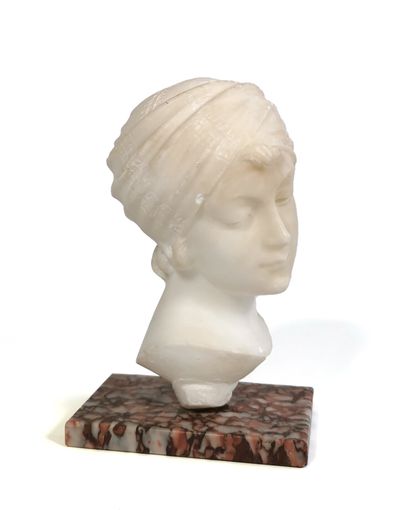 null French work circa 1920-1930

Elegant alabaster bust mounted on a marble base

H....