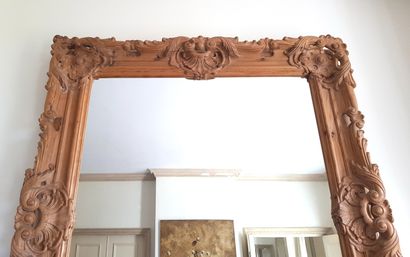null Large carved resinous wood mirror decorated with shells and acanthus leaves

162...