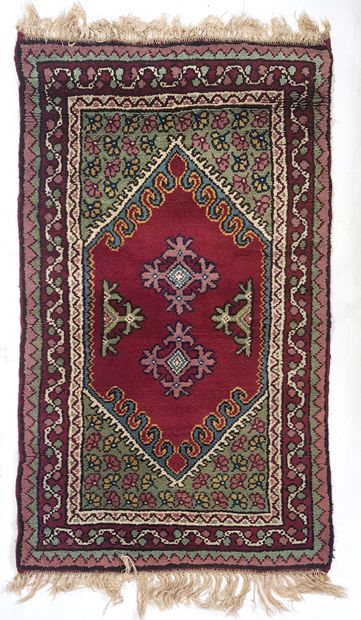 null Moroccan mechanical carpet with geometrical decorations on a background of flowers

131...