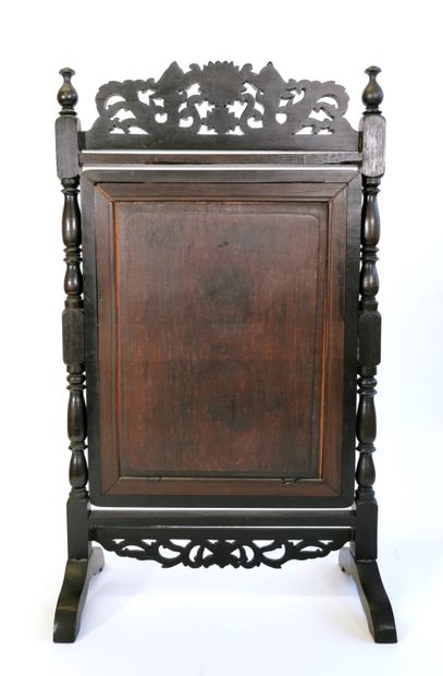 null China, 19th century

Toilet mirror in carved hongmu wood inlaid with mother-of-pearl

H....