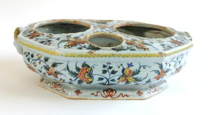 null ROUEN

Vinegar oiler holder with polychrome decoration of flowering rinceaux

The...