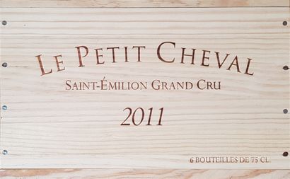 null 6 Bottles Le Petit Cheval, Saint-Émilion Grand Cru, 2011 (a few slightly stained...