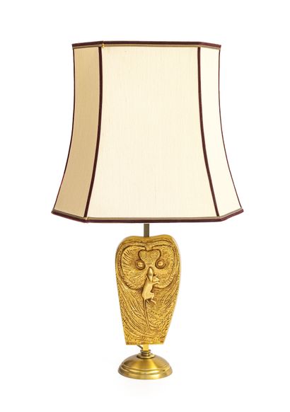 null Table lamp, the shaft decorated with a bronze representing an owl holding in...
