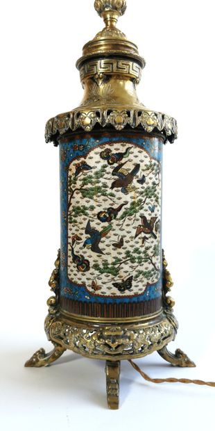 null CHINA, 19th century

Roll-up vase in cloisonné enamels with bouquets of flowers...