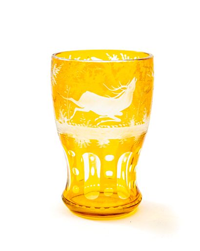 null Covered pot (without its lid) in Bohemian crystal in yellow hues

Engraved decoration...