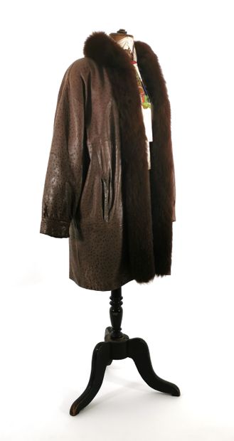 null SPRUNG FRERES Paris

Brown ostrich leather coat, fox fur collar and lining

Three...