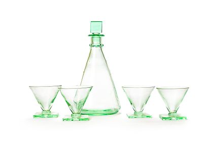 null DAUM France

Suite of four cocktail glasses and their slightly green-tinted...