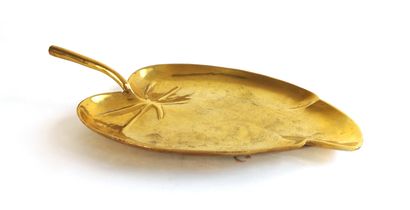 null Leaf-shaped gilded bronze bowl

L. 32 cm