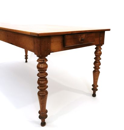 null Turned natural wood farm table with a drawer and a shelf in the belt

19th century...