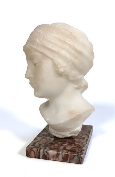 null French work circa 1920-1930

Elegant alabaster bust mounted on a marble base

H....