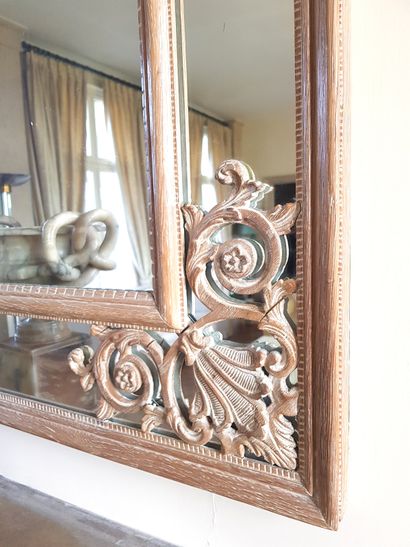 null Important carved and waxed wood glazed fireplace glass with acanthus leaf decoration...