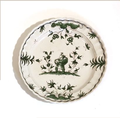 null In the taste of Moustier 

Earthenware plate of big fire with grotesque decoration

Diam....