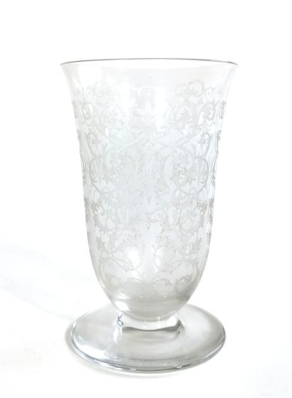 null BACCARAT

High crystal stemmed glass with engraved decoration of foliage scrolls

H....