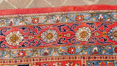 null Grand tapis Ghoum en laine Kork - Iran, vers 1965

Dimensions : 302 x 225 cm

Caractéristiques...